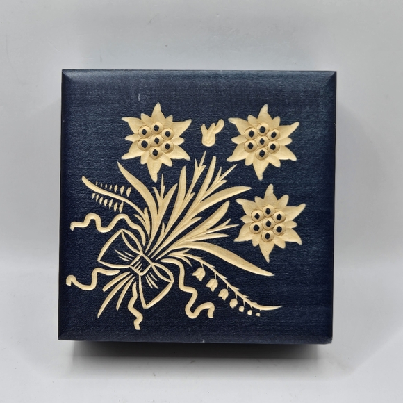 Small Hand Carved Wooden Hinged Trinket Box Flower Navy Blue, Red Velvet Poland - Picture 12 of 16